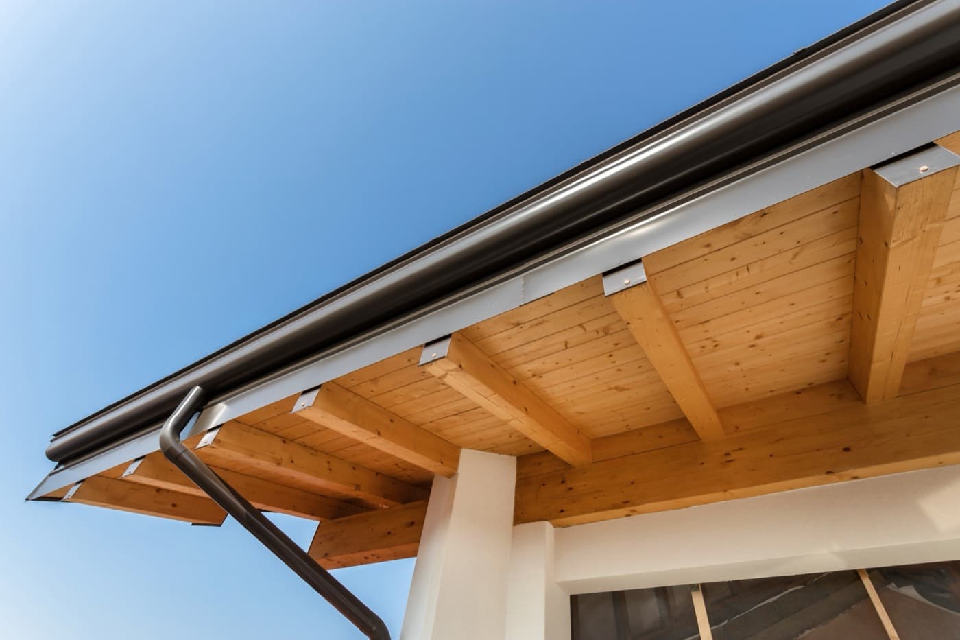 Eavestrough installation