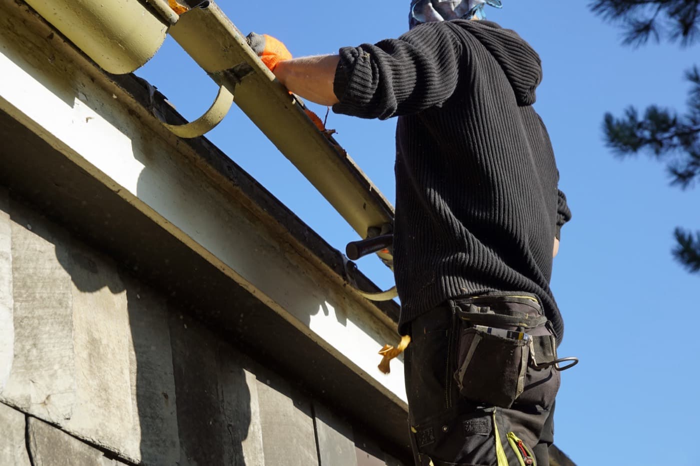 Gutter & soffit repair